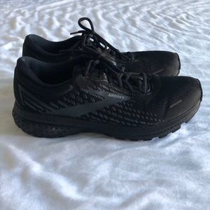 Brooks Womens Ghost Size 10.5 Wide